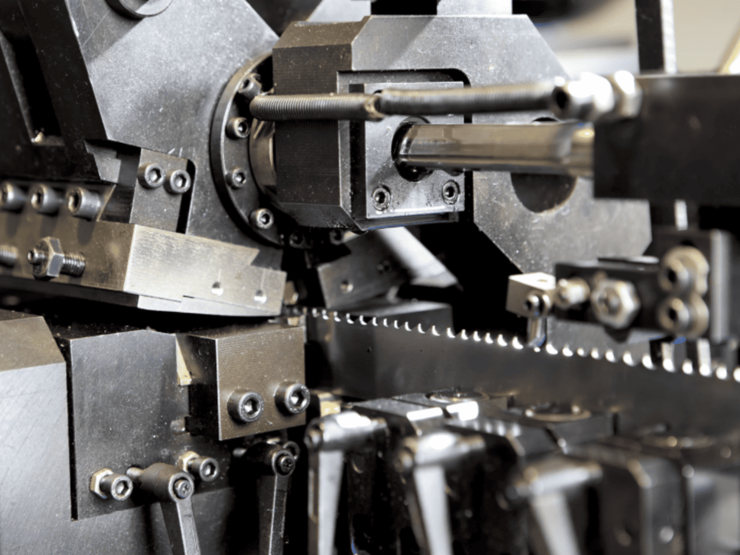 Diagram showing band saw blade tooth geometry